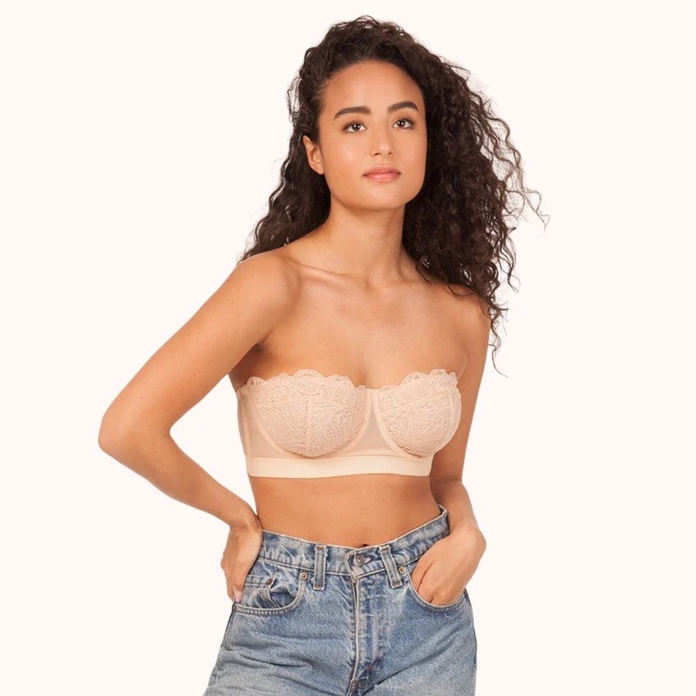 Lively Lace Bandeau in Peach